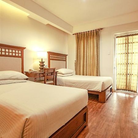 Hotel Emilia Davao Luaran gambar