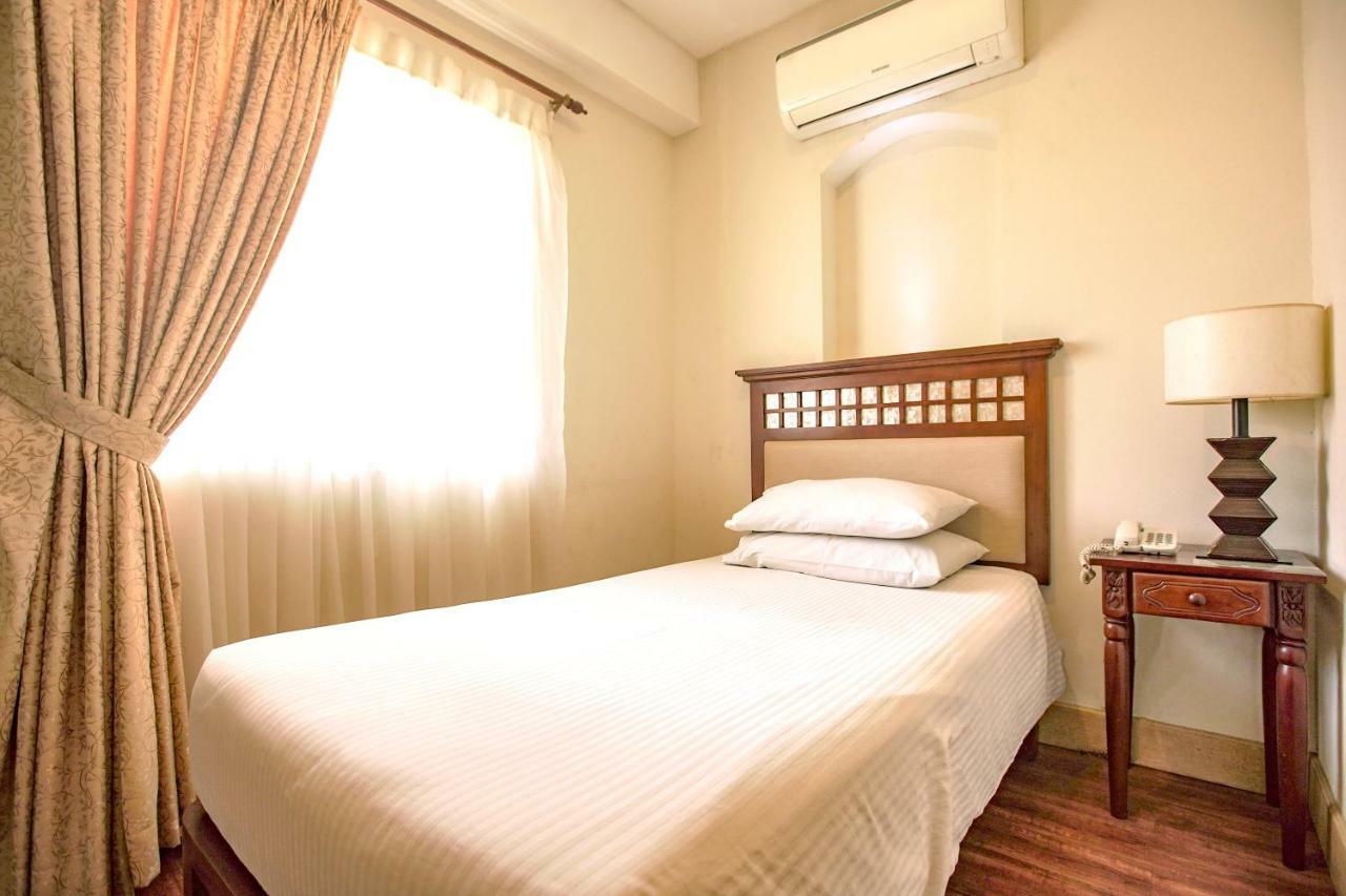 Hotel Emilia Davao Luaran gambar