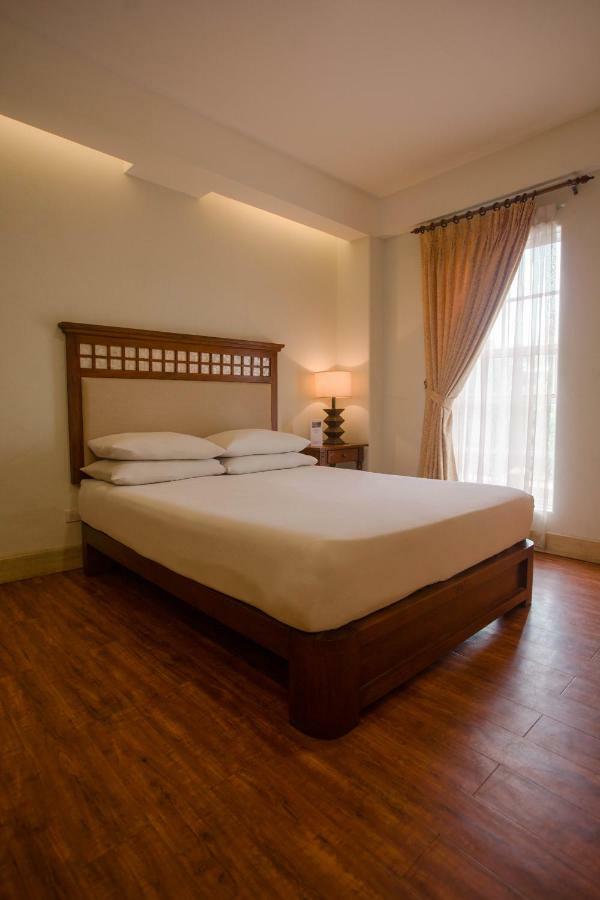 Hotel Emilia Davao Luaran gambar