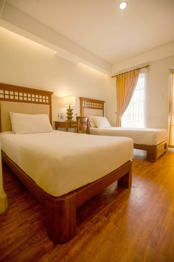 Hotel Emilia Davao Luaran gambar